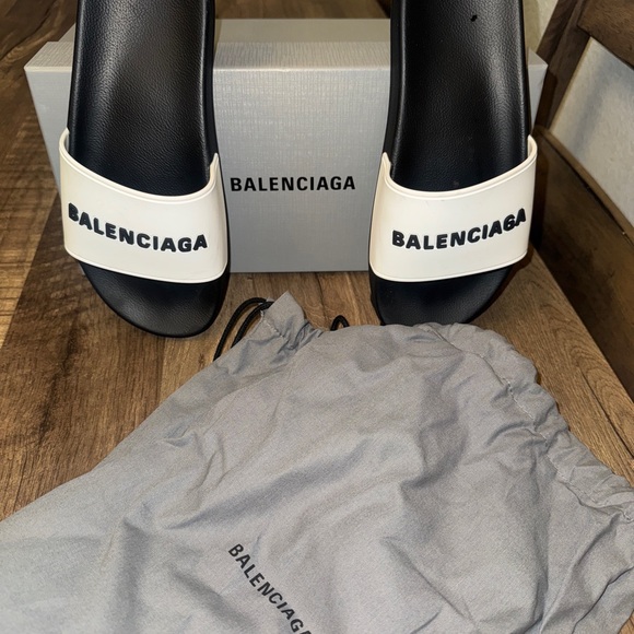 Balenciaga Black and White Slides - Picture 4 of 5